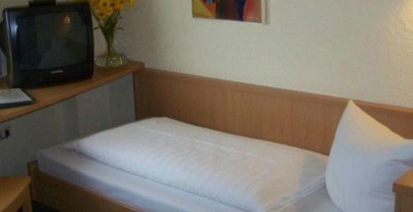 Hotel Goldener Karpfen Aschaffenburg Room photo
